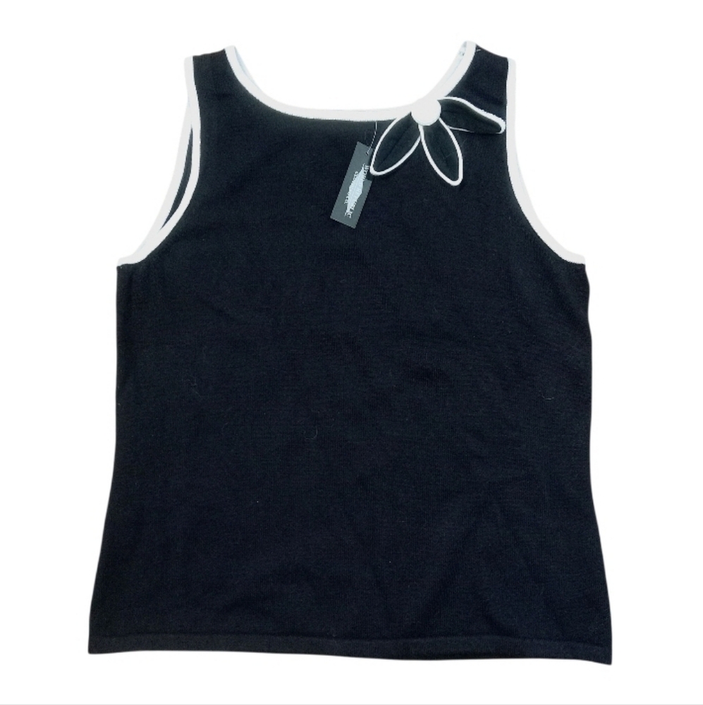 World Republic Clothing Co NWT  Medium, Black White, Sleeveless Sweater